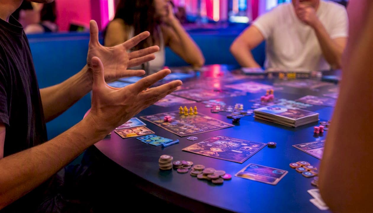 How to teach board games to friends and new players